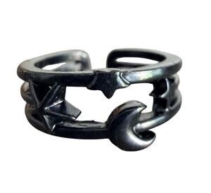 🍭6/$30 Black celestial goth open ring - size 5.5